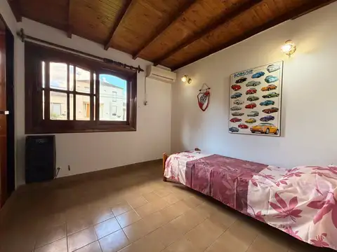 Casa en venta sobre doble lote central en CC Larena