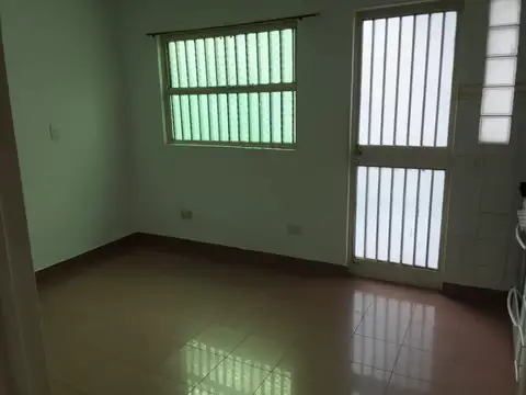 Casa en Alquiler en Villa Ballester, $ 900.000