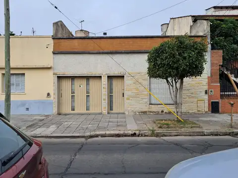 CASA 3 AMBIENTES  VENTA SAN MARTIN COCHERA PATIO