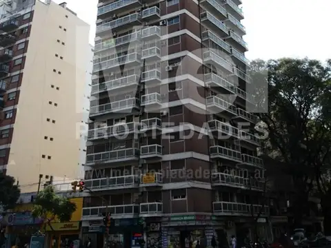 IMPECABLE 3 AMB, TODO LUZ 2 DOR, BAÑO, TOIL, COCINA, BALCON
