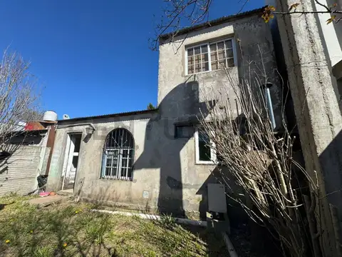 CASA EN VENTA EN LA PLATA CON 2 DORMITORIOS