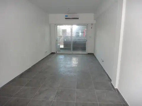 ¡AL FRENTE C/ BALCÓN Y COCHERA FIJA EN PB. INMEJORABLE UBICA