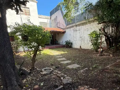 Venta Casa lote propio en Villa Devoto , a reciclar.