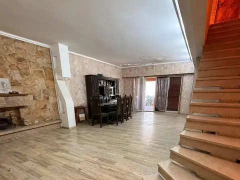 Casa 5 ambientes con 3 baños