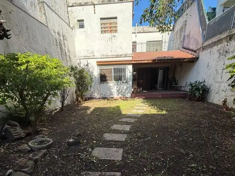 Venta Casa lote propio en Villa Devoto , a reciclar.