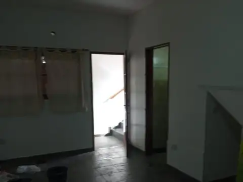 Depto Tipo Casa en Alquiler en Lomas del Mirador, $ 380.000