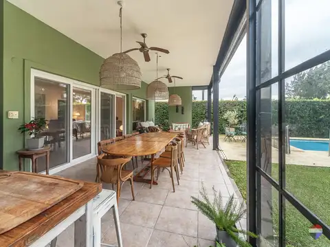 Casa en Venta con 2 cocheras