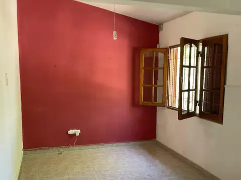 Casa 6 ambientes con 2 baños