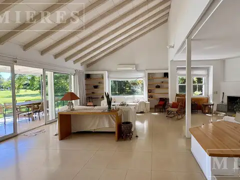 Casa 6 ambientes con 3 baños