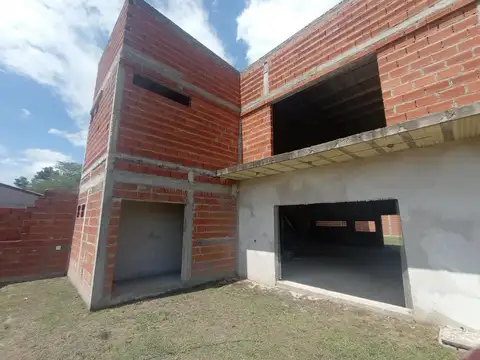 Casa en Venta con 4 cocheras