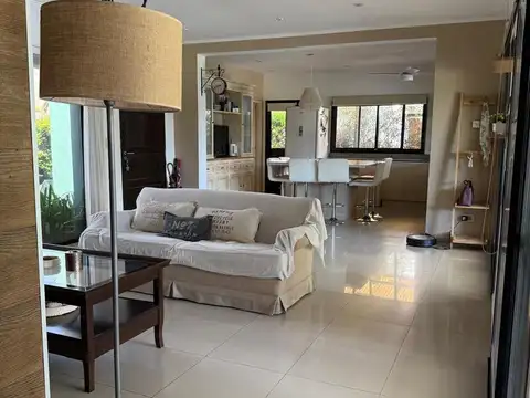 Casa 4 ambientes en alquiler temporal en El Recodo