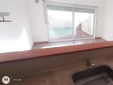 Casa en Alquiler con 1 cochera