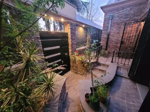 Casa 9 ambientes con 3 baños