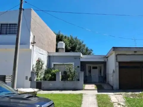 Casa en venta - 2 Dormitorios 2 Baños - Mar del Plata
