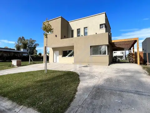 Casa en Alquiler 1 año