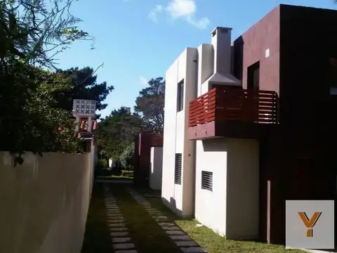 Casa en venta - 2 dormitorios 2 baños - 70mts2 - La Lucila Del Mar