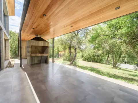 VENTA CASA SAN MARTIN DE LOS ANDES . BARRIO RINCON RADALES  ¡PROPIEDAD FINANCIADA!  A ESTRENAR.