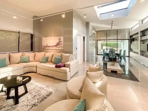 Casa 6 ambientes con 4 baños