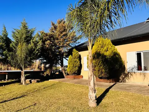 Casa en Venta con 2 cocheras