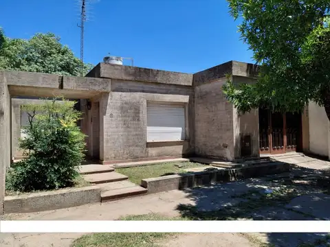 CASA A REFACCIONAR CON GRAN POTENCIAL