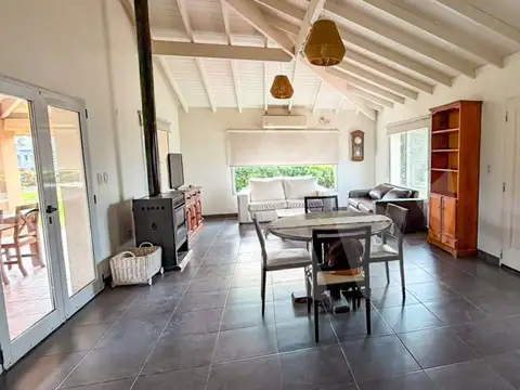 Casa en Alquiler con 5 cocheras
