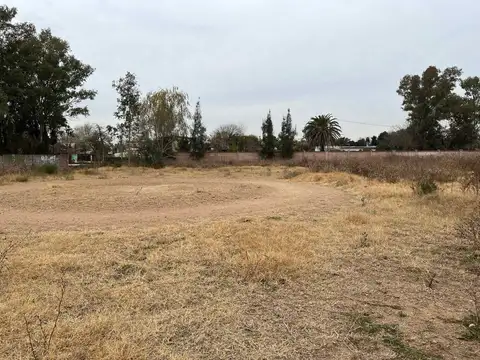 Terreno en calle Corsini (pegado al barrio Las Glorias)