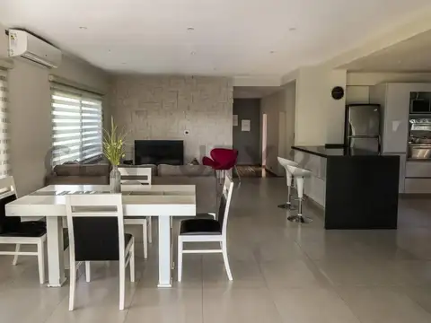 sargento cabral 4500, Piso 0