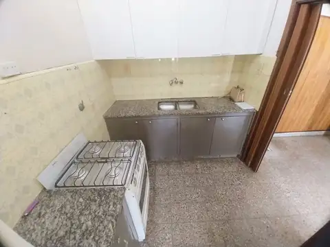 VENTA CASA 4 AMB CON PATIO Y COCHERA QUILMES