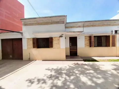 VENTA CASA 4 AMB CON PATIO Y COCHERA QUILMES