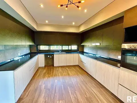 Casa en Alquiler de 4 dormitorios