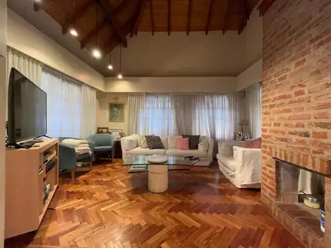 Casa 6 ambientes con 5 baños