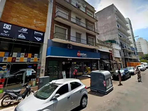 8 E/ 46 Y 47: DEPTO EN VENTA DE 5 DORMITORIOS