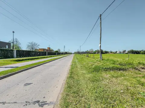 Terreno de 586m² con aptitud comercial frente a Funes Hills