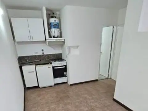 Monoambiente dividido en Brown 1900. Zona Rio