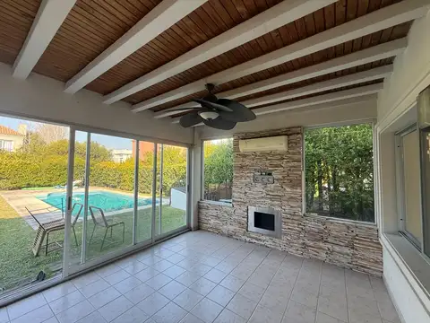 Casa 4 ambientes con 2 baños