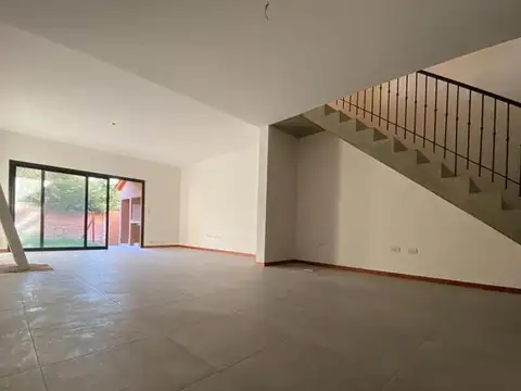 Casa 4 ambientes con 3 baños