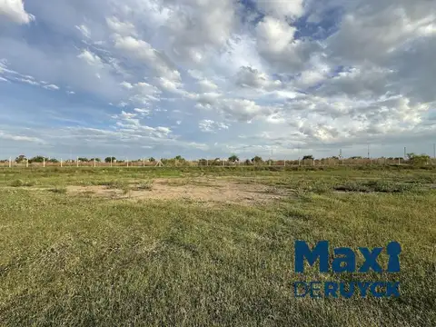 Ingreso x calle 63, dentro de Pueblos del Plata