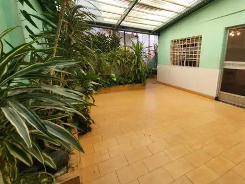 Casa 5 ambientes con 1 baño