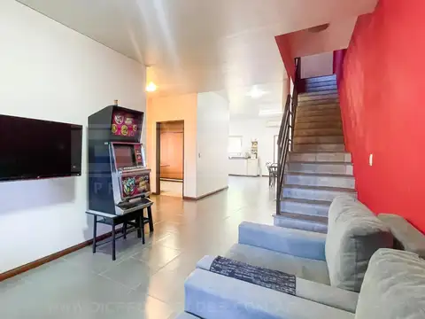 Thames al 1900 entre Martin Rodriguez e Independencia