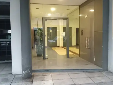 ALQUILER DEPTO. 3 AMBIENTES AMPLIO CON BALCÓN  Y COCHERA, ALMAGRO.