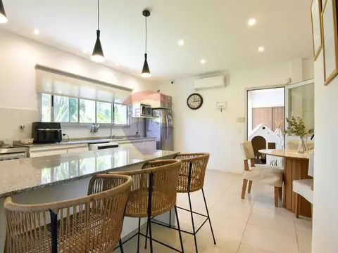 VENTA CASA PILAR DEL ESTE SANTA GUADALUPE PILETA