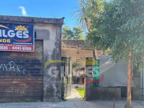 Venta Casa 3 Ambientes con  Local en Villa Luzuriaga sobre lote de 10x35M²
