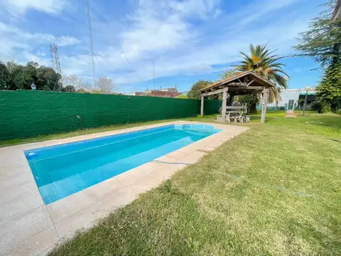 Casa - 3 DORMITORIOS - Piscina . Amplio terreno