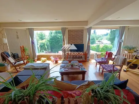 Casa en Venta con 3 cocheras