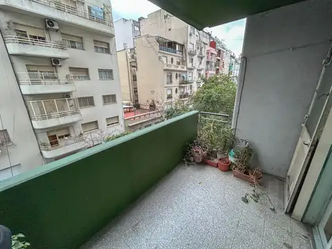 Departamento 2 ambientes al frente con balcon.Bajas expensas