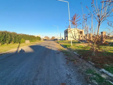 EN VENTA TERRENO EN ESQUINA 261M2 ECOPUEBLO ALVEAR