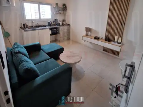 ALQUILER DEPARTAMENTO/OFICINA MUY EQUIPADO DE DOS AMBIENTES CON BALCON EN QUILMES CENTRO.