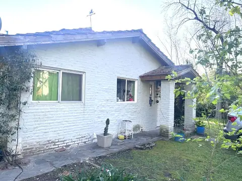 Casa 5 ambientes con 2 baños