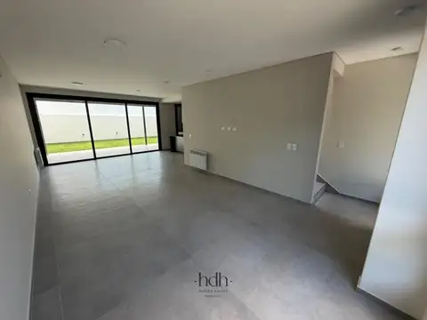 Casa en Venta de 3 Dormitorios 2 baños con 2 cocheras