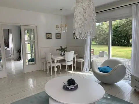 Casa 4 ambientes con 4 baños